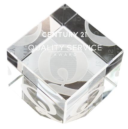 Amanda Williams receives the Quality Service Award Amanda Williams receives the Quality Service Award